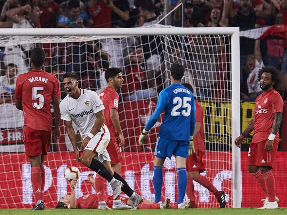  米兰德比战门票秒罄，黄牛价飙升至原价十倍  